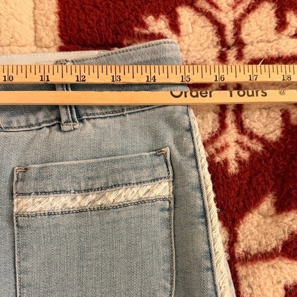 Wit Wisdom Women's Light Wash Denim Wide Leg Cropped Jeans Size 8 Lace Trim - Picture 7 of 8